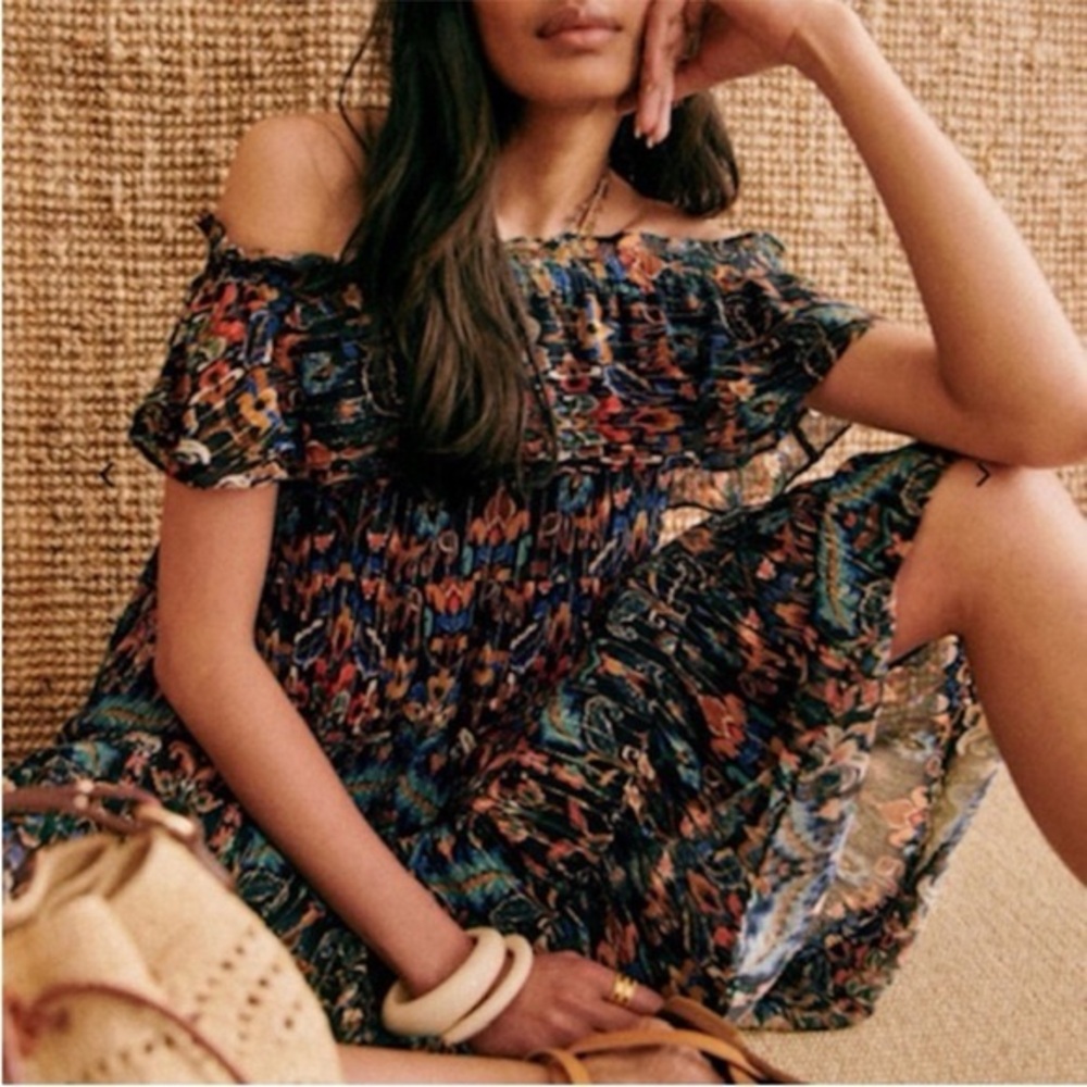 Off-Shoulder Multicolor Printed Midi Dress